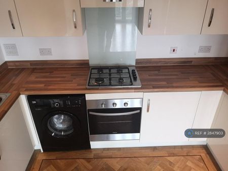 2 bedroom flat to rent - Photo 4