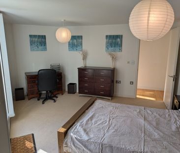 2 Bed Flat, Water Gardens Square, SE16 - Photo 3