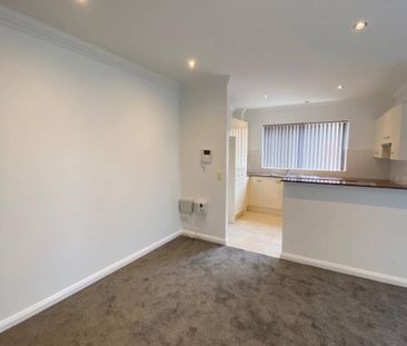 Recently Renovated 2 Bedroom CBD Unit - Photo 2