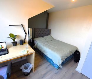 12 bedroom House in & 34b Brudenell Mount, Leeds - Photo 1