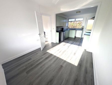 3 bedroom detached bungalow to rent - Photo 4