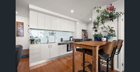 Skyline Serenity: Your Contemporary Oasis - Photo 3