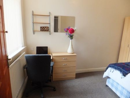 5 DOUBLE ROOMS, POPULAR STUDENT LOCATION, STAFFS UNI, STOKE-ON-TRENT - Photo 3