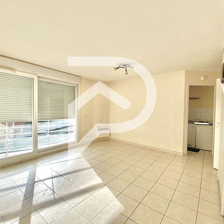 À BOURGES À louer Appartement 1 pièce 29.7 m2 Loyer 390,00 €/mois charges comprises * - Photo 1