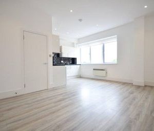 1 Bedrooms Flat to rent in Market Place, Wokingham, Berkshire RG40 | £ 196 - Photo 1