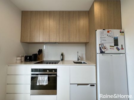 Modern Unit In The Heart Of Cronulla - Photo 2