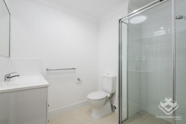 Modern 3 Bedrooms Townhouse Unit for Rent - Photo 1