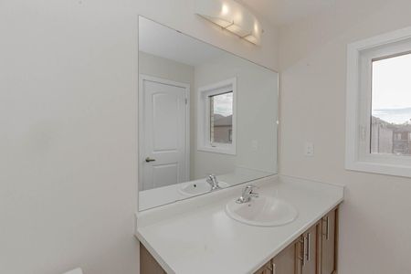 For Lease - 10 SUNFLOWER Crescent, Thorold, Ontario - Photo 2