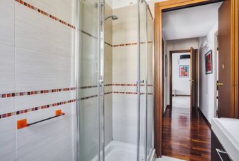 Cozy single room with window in Milan