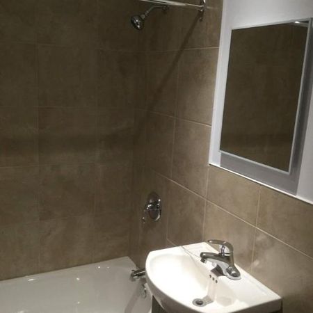 1 CH - 1 SDB - Côte Saint-Luc - $1,125 /mo - Photo 4