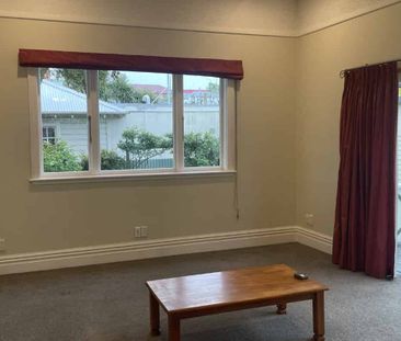 Tidy Two Bedroom - Photo 3