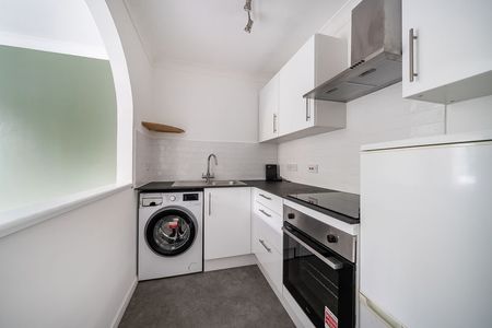 Abinger Way, Guildford, Surrey, GU4 - Photo 2