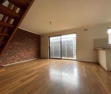 Comfortable Two-Bedroom Home in Convenient Tullamarine Location - Photo 2