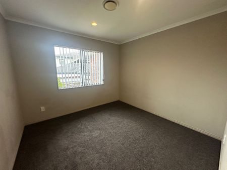 Spacious 4-Bedroom Family Home - Photo 3