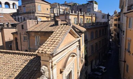 Piazza Navona: Sunny 110 smq, semi-furnished, 3rd floor, 2 beds, 2 baths, living room, open-plan kitchen, with lift. #2370 - Photo 2