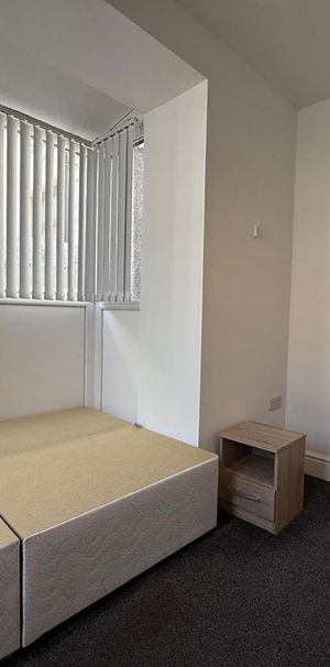 4 bedroom terraced house to rent - Photo 1