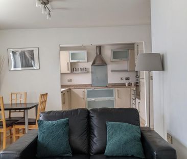 2 bedroom flat to rent - Photo 3