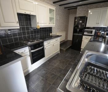 3 bedroom Terraced House To Let - Photo 6