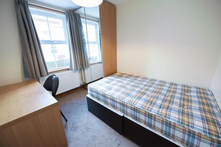 4 bedroom terraced house to rent - Photo 3