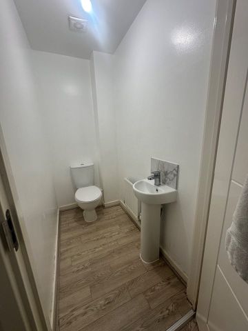 Room in a Shared House, Morton Hall Road, M12 - Photo 3