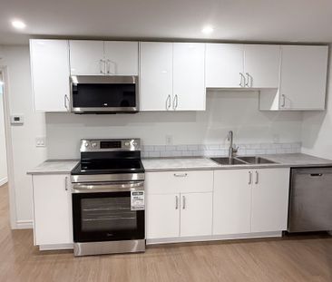 For Lease - 452 Alex Doner Drive, Newmarket, Ontario - Photo 6