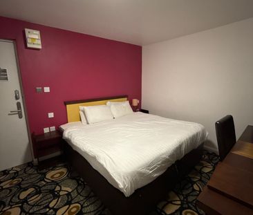 Room 101, SimplyStay Lincoln Road, Skegness, Lincolnshire, PE25 2EA - Photo 4