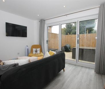 3 bedroom terraced house to rent - Photo 6