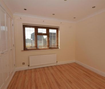 2 bedroom end of terrace house to rent - Photo 3