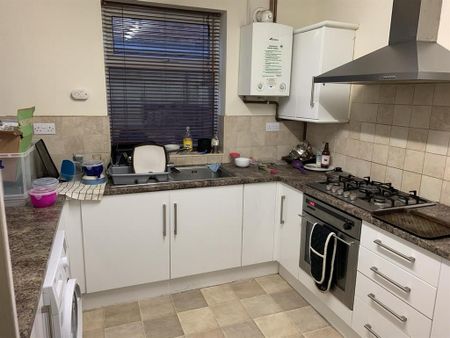 6 bedroom semi-detached house to rent - Photo 5