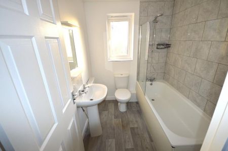 3 bedroom semi-detached house to rent - Photo 3