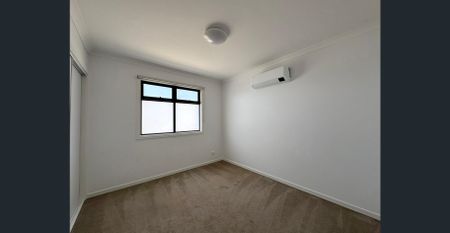 Stylish & Modern Family Home - Photo 3