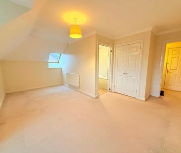 Cody Court, Farnborough, Hampshire, GU14 - Photo 2