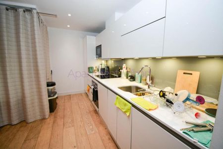 1 bedroom in a flat share to rent - Photo 5