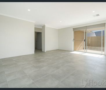 Near new seaside home - Photo 2