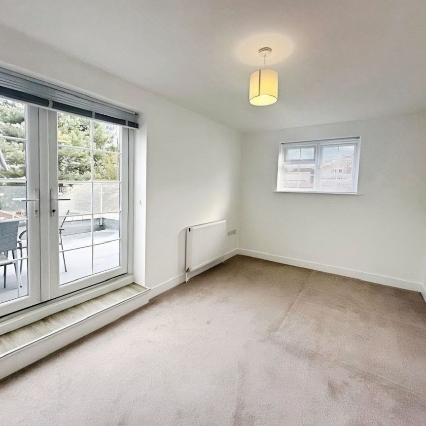 One-Bedroom Apartment - Photo 1