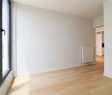 Lichtrijk 1-slaapkamerappartement met ruim terras - Photo 2