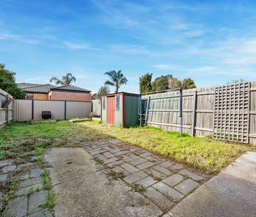 2/15 Hammond Court, Altona Meadows VIC 3028 - Photo 3
