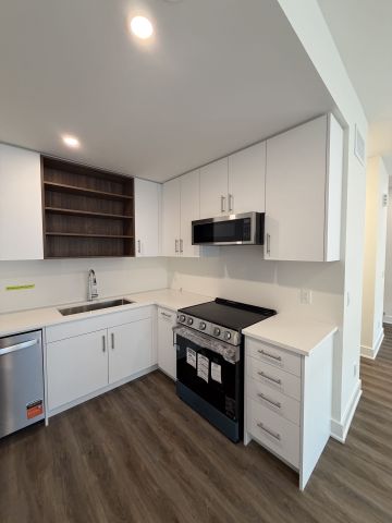 For Lease - 212 Ellis Avenue, St. Catharines, Ontario - Photo 2