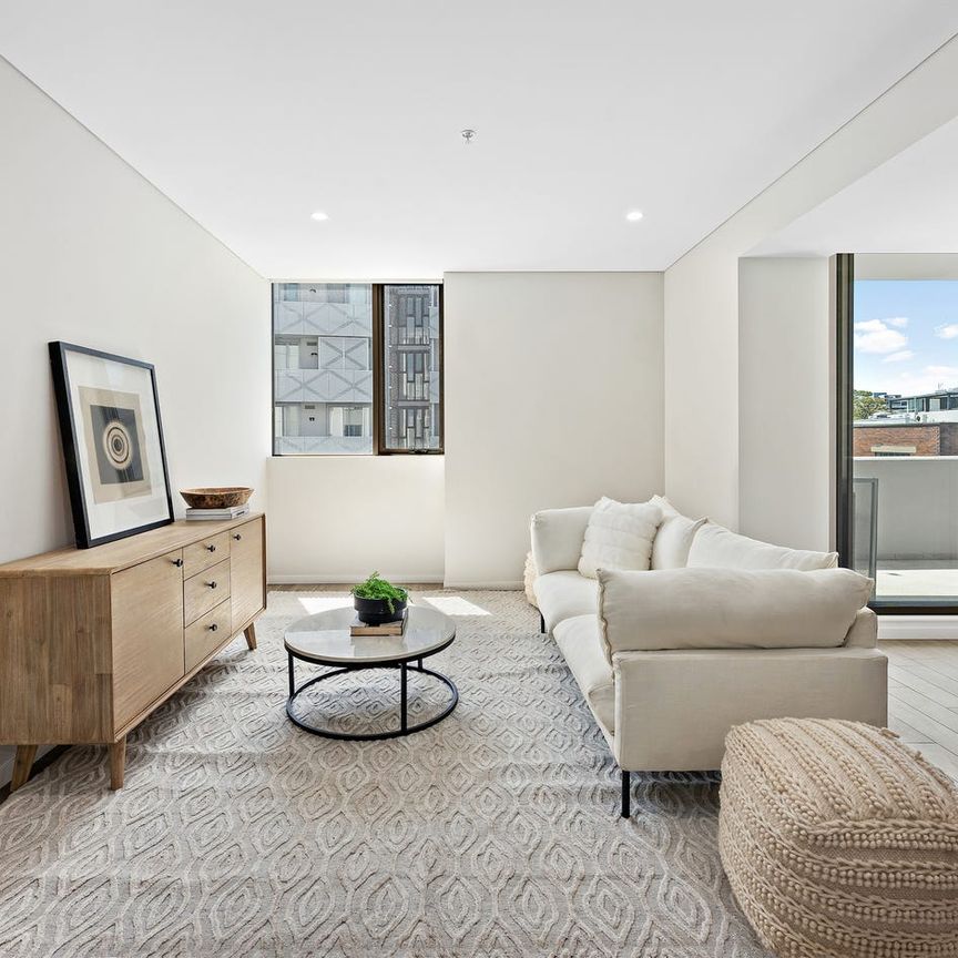 MODERN THREE BEDROOM APARTMENT WITH RESORT AMENITIES INCLUDED. - Photo 1