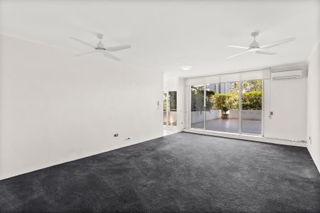 Bright and Spacious Apartment in Prime Cronulla Location - Photo 4