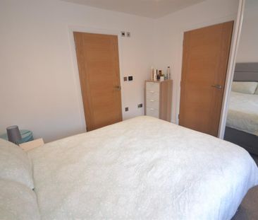 2 bedroom Flat To Let - Photo 6