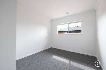 Contemporary Living - Photo 3