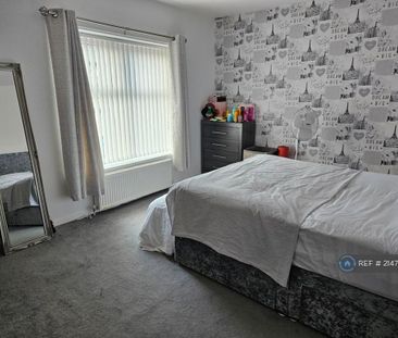 3 bedroom end of terrace house to rent - Photo 4
