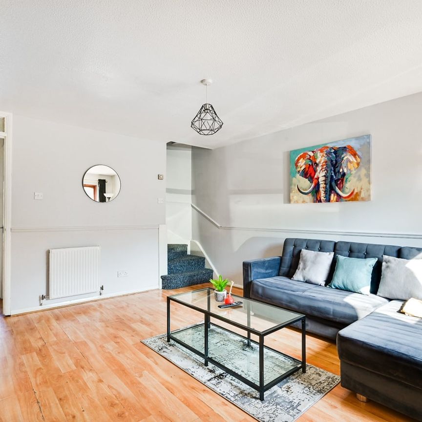 2 Bed Terraced House, London, E3 - Photo 1