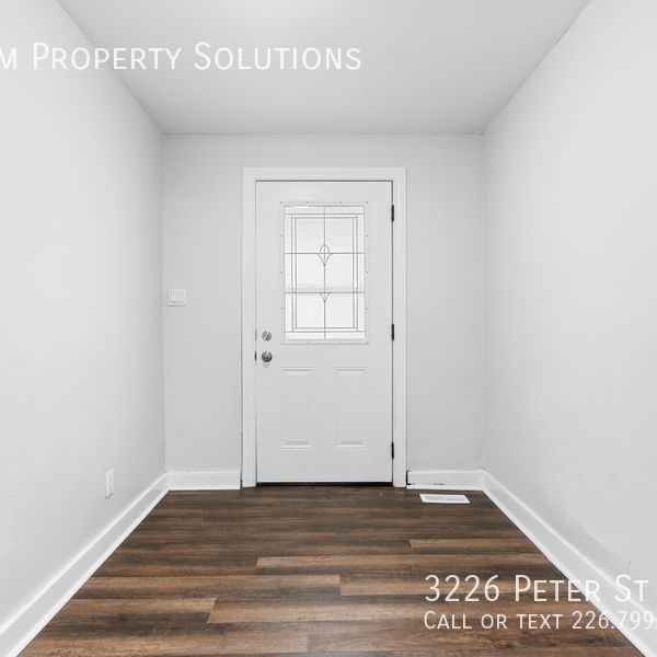 3226 Peter St, Lower Unit - Photo 1