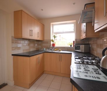 1 bedroom Flat To Let - Photo 2