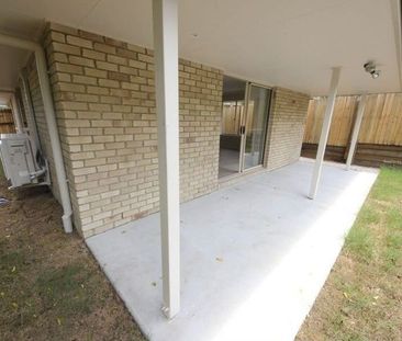Three Bedroom Duplex in a Quiet Neighbourhood - Photo 3