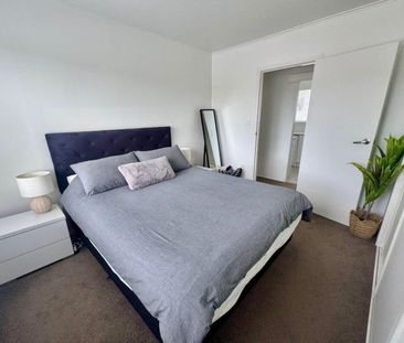 Renovated 2 Bedroom Flat - Photo 5