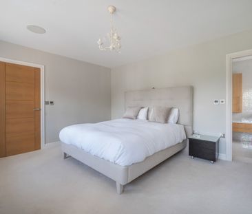 6 bedroom detached house to rent - Photo 5