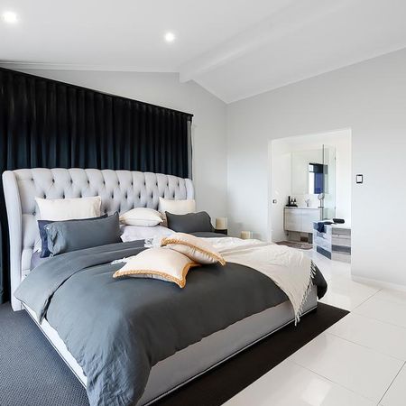 Stunning 3-Bedroom House with exceptional views - Photo 4